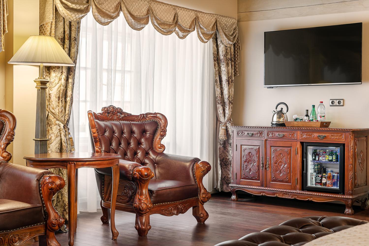 Hotel Iron Gate & By Bhg